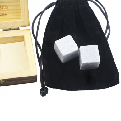 Popular soapstone stones bushiness Whiskey Stones Gift Set with 4pcs of chilling Stones and 1 pcs of Velvet Bag small stone gift set