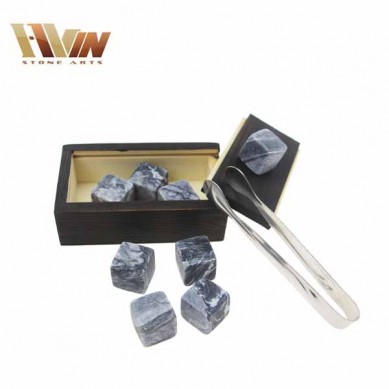 Бар Инструменти за насърчаване на уиски Подаръчен комплект за вино аксесоари Cooler Индивидуално уиски Камъни Очила в Пайн дървена кутия Ice Cube Смразяващи