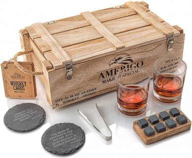 Ammattimainen viskikivitehtaan viskikivistä valmistettu viinilasi luksusarmeijan puulaatikosta miehille