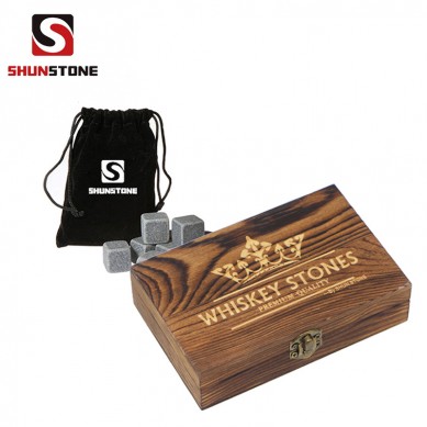 Diamant-Whisky-Steine ​​mit Gewohnheit gravierte Holz Geschenk-Box Großhandel Natur 100% Seifenstein Whisky Stein Customized Stein