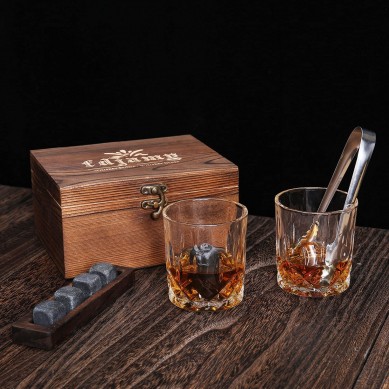 ʻO Amazon ka mea kūʻai kiʻekiʻe ʻo Whiskey Glass Gift Set kahiko kahiko whiskey aniani pōhaku whiskey i loko o ka pahu lāʻau