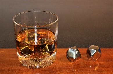 Set of 8 stainless steel Whiskey Stones Diamond Shaped Reusable Ice Cubes