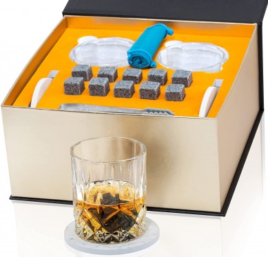 Whisky Stone lahjasetti miehille Bourbon lasit ja kivisetti lahjarasialla