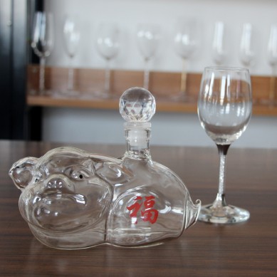 high quality handmade pig shape wine glass decanter with cork