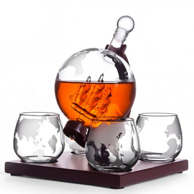 Best selling 1000 ml whisky bottle gift set globe decanter with 4 bottles Glass decanter suit