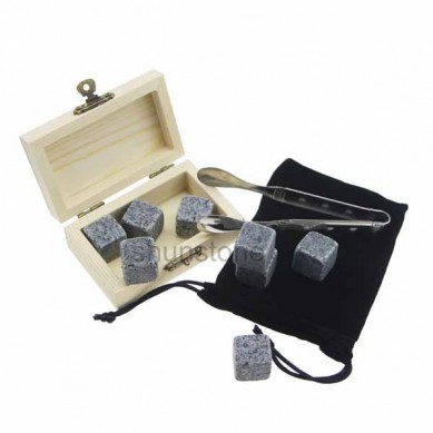 gjenbruk is steiner små og billige Whisky Stones Gift Set med 4 steiner og 1Velvet Bag liten stein gave sett
