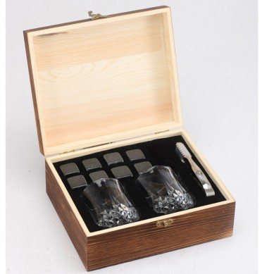 Amazon တွင် ရောင်းချနေသော ပူပြင်းသော Whisky Stones Stainless steel အဖျော်ယမကာများသည် chilling rocks သောက်ခွက်များဖြစ်သည်။