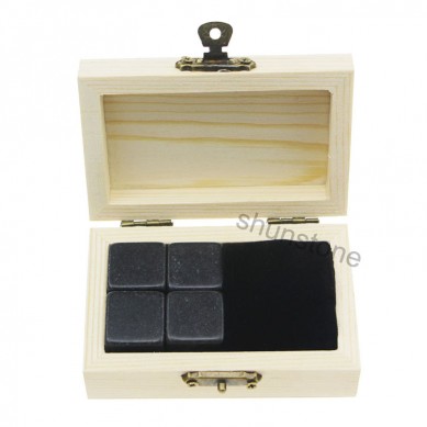 Promotional Gift Item 4pcs of Reusable Grey Ice stone high quantity and Cheap Whiskey Stones Gift Set with Velvet Bag small stone gift set