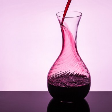 Artisan Wine Decanter Beautiful Wine Carafe in Hand Blown Lead-Free Crystal Glass
