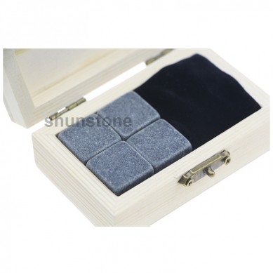 Promotional Gift Item 4pcs of Reusable Grey Ice stone high quantity and Cheap Whiskey Stones Gift Set with Velvet Bag small stone gift set