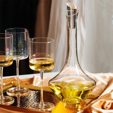 Crystal Decanter for Liquor Whiskey Scotch Capacity 720ml With Square Stopper in Gift Box