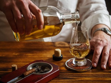 Verre à whisky de marque Famouse dans un carton cadeau Verres à bourbon écossais verre en cristal sans plomb