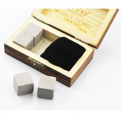Hot Wholesale 4 pcs of Grey Serpegiante whiskey Rock Stones Cube Whisky Stones Hot Sale Whisky Stone Gift Set with Wooden Box