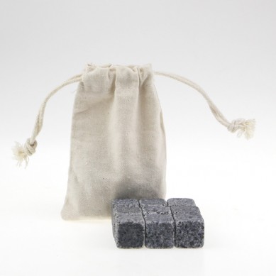 Cubetti di ghiaccio riutilizzabili in pietra di whisky grigi di alta qualità con sacchetto di cotone