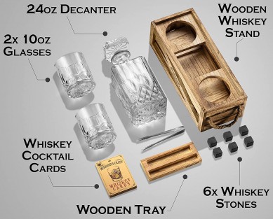 Coffret cadeau en pierre à whisky d'Amazion comprenant un porte-verre en bois pour carafe à whisky