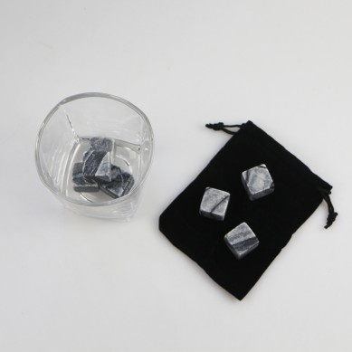 Amazon-topverkoper Square Whiskey Glass-cadeauset inclusief whiskysteen in houten geschenkdoos voor heren