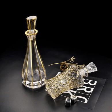Luxury Gold Painted Wine Whiskey Spirits Glass Bottle Custom Gold Rimmed Wine Glass Whiskey Decanter Bottle