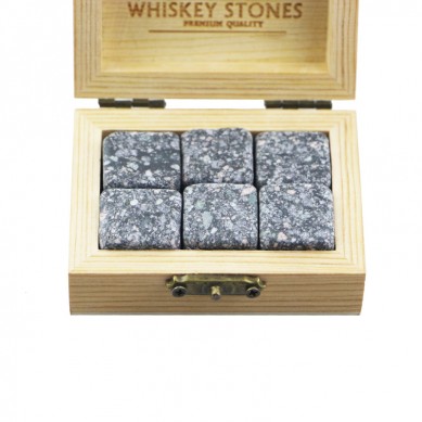 Hot selling product 6 pcs of porphyry Stones Whiskey Chilling Rocks Customize Packaging Whiskey Stones Set of 6 Natural  Cubes