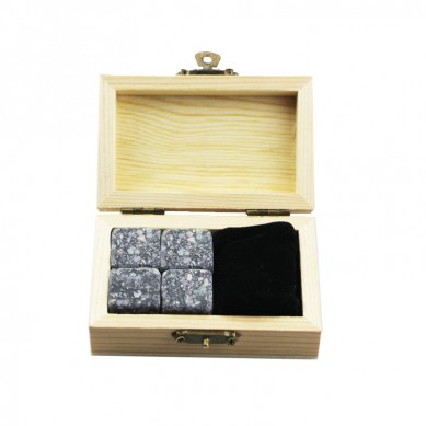 Anmelden Farbe Whisky Geschenk Holzbox 4pcs Porphyrwhiskysteine ​​klein und billig Whisky-Steine-Geschenk-Set mit 4 Steinen und 1Velvet Tasche kleiner Stein Geschenk-Set