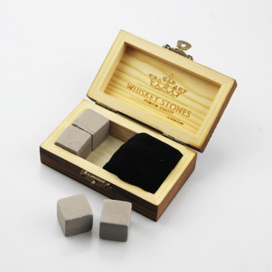 Hot Wholesale 4 pcs of Grey Serpegiante whiskey Rock Stones Cube Whisky Stones Hot Sale Whisky Stone Gift Set with Wooden Box