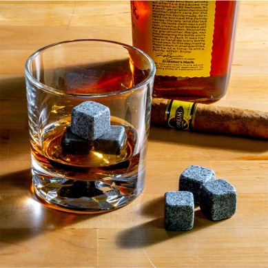 WOOD BOX WHISKEY STONES 8pcs of granite whiskey stones