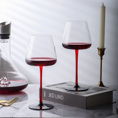 Wholesale Lead Free Crystal 550Ml 750Ml Burgundy Wine Glass With Red Stem Black Base For Home Bar Party Wedding