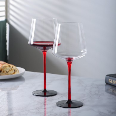 Wholesale Large Clear Crystal Goblet Burgundy Red Wine Glass 550Ml Drinking Red Stem Black Base Wine Glasses For Home Party